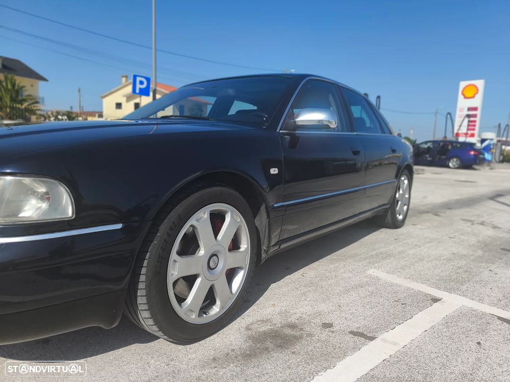 Audi S8 - 8