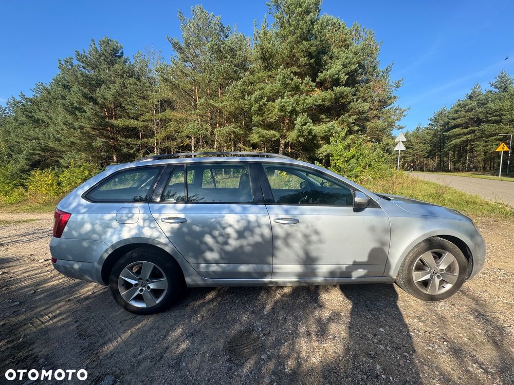 Skoda Octavia 1.6 TDI Ambition DSG - 8