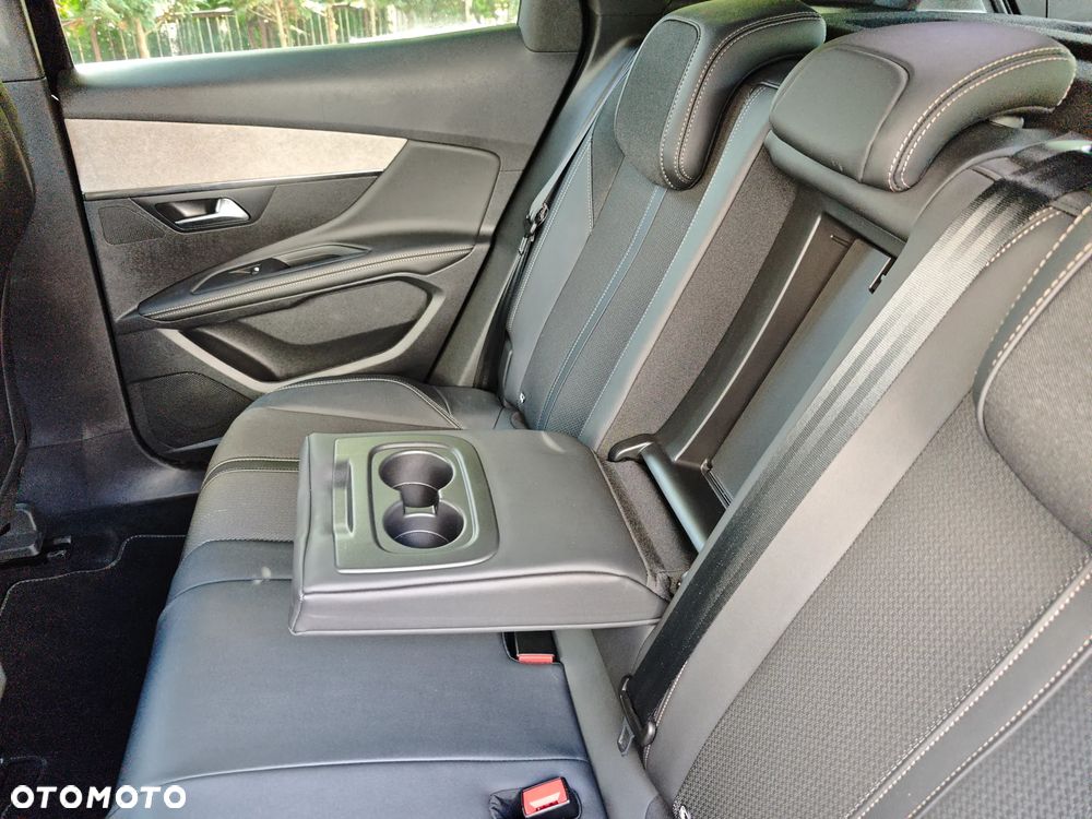 Peugeot 3008 1.2 PureTech mHEV GT S&S e-DCS6 - 12