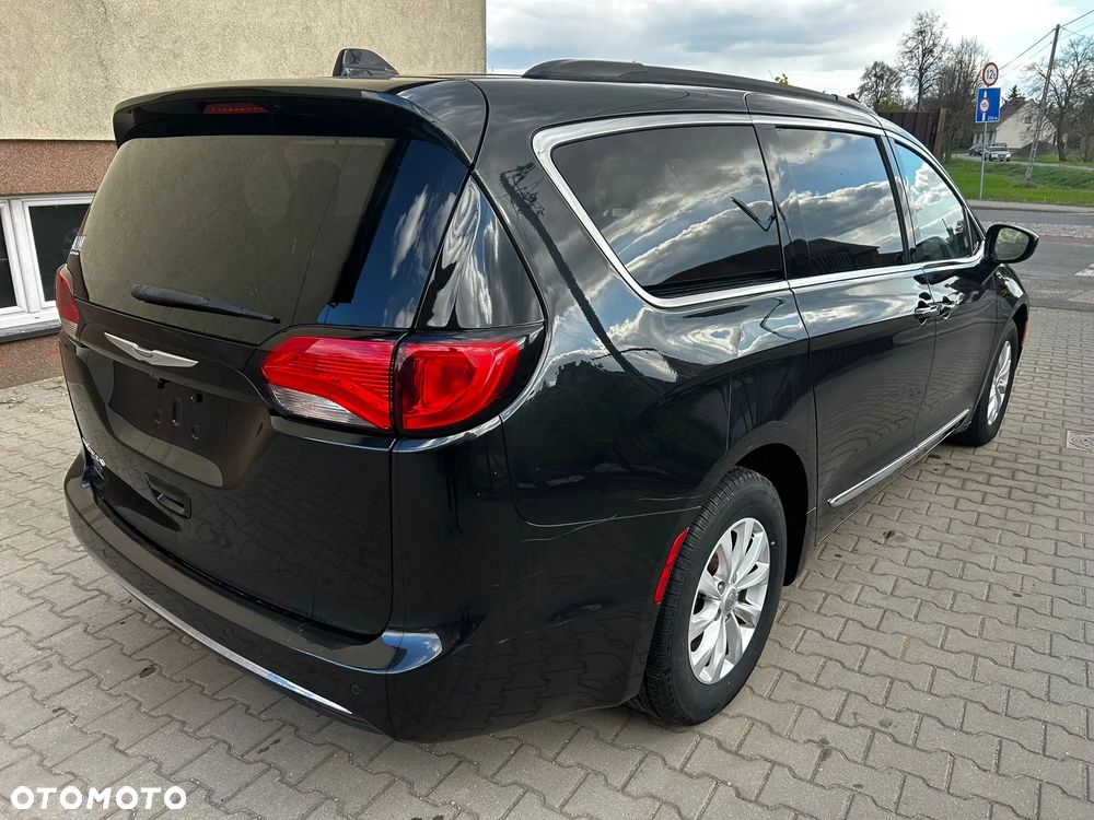 Chrysler Pacifica - 7