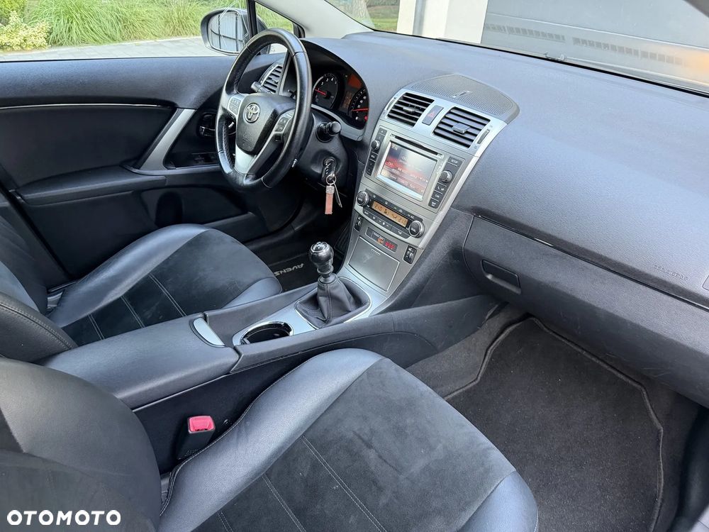 Toyota Avensis 1.8 Prestige - 25