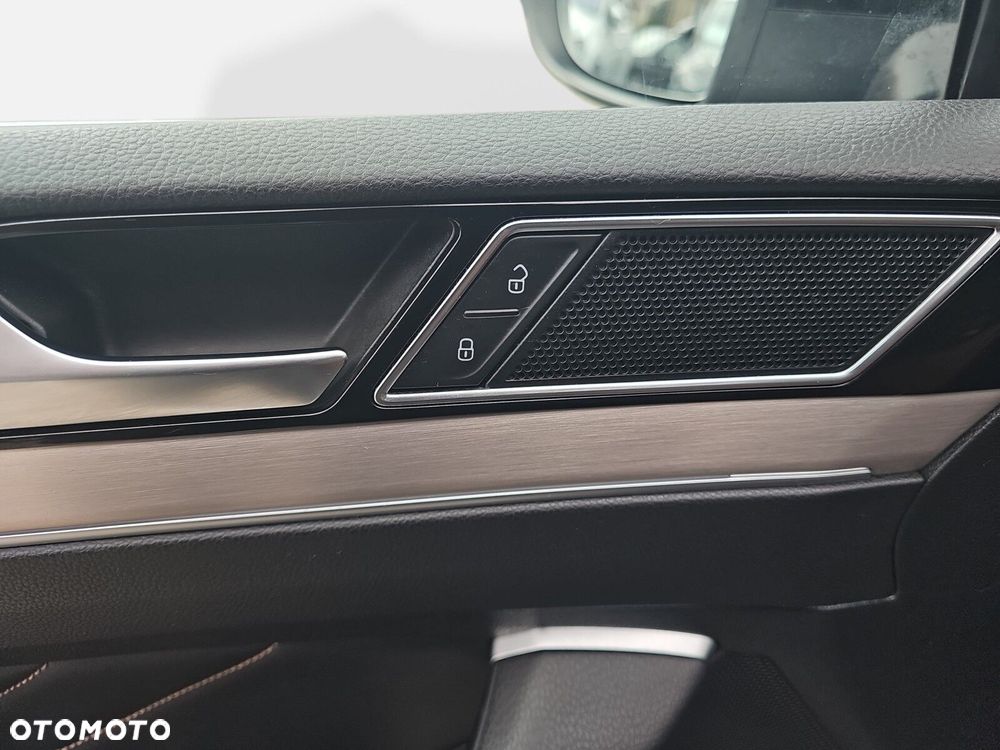 Volkswagen Passat - 17