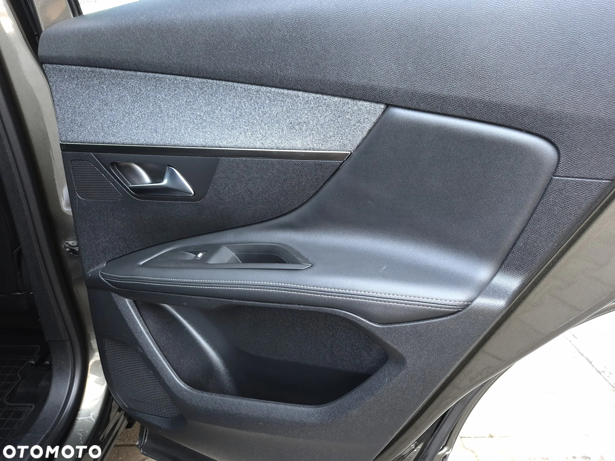 Peugeot 3008 1.6 PureTech GPF Allure S&S EAT8 - 28