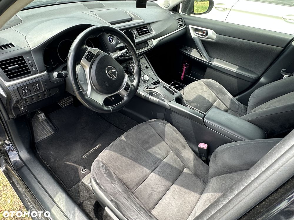 Lexus CT - 12