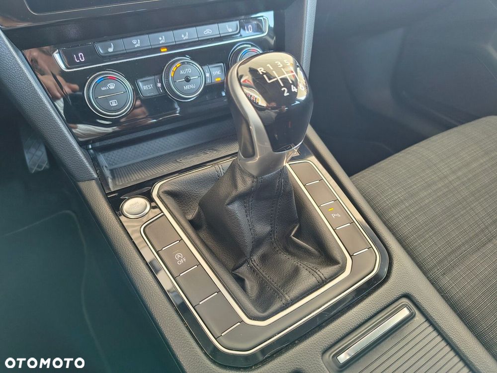 Volkswagen Passat - 30