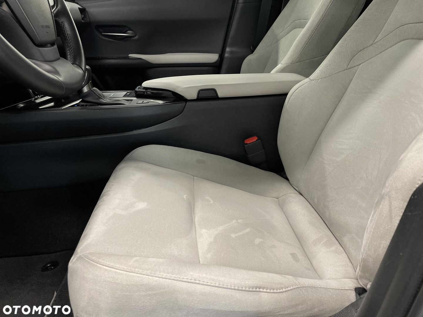 Lexus UX 200 GPF Business Edition 2WD - 10