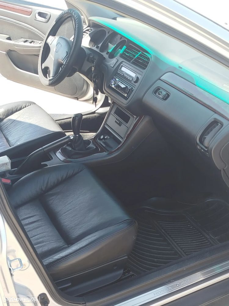 Honda Accord 2.0 ES - 17