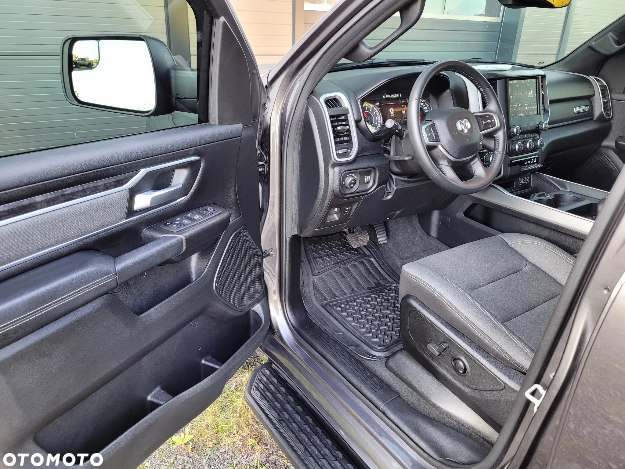 RAM 1500 Crew Cab Shortbed Bighorn - 7
