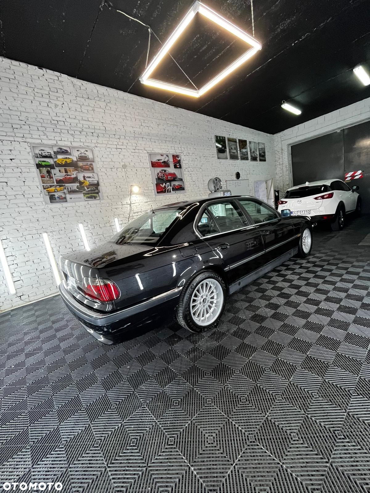 BMW Seria 7 740i - 13