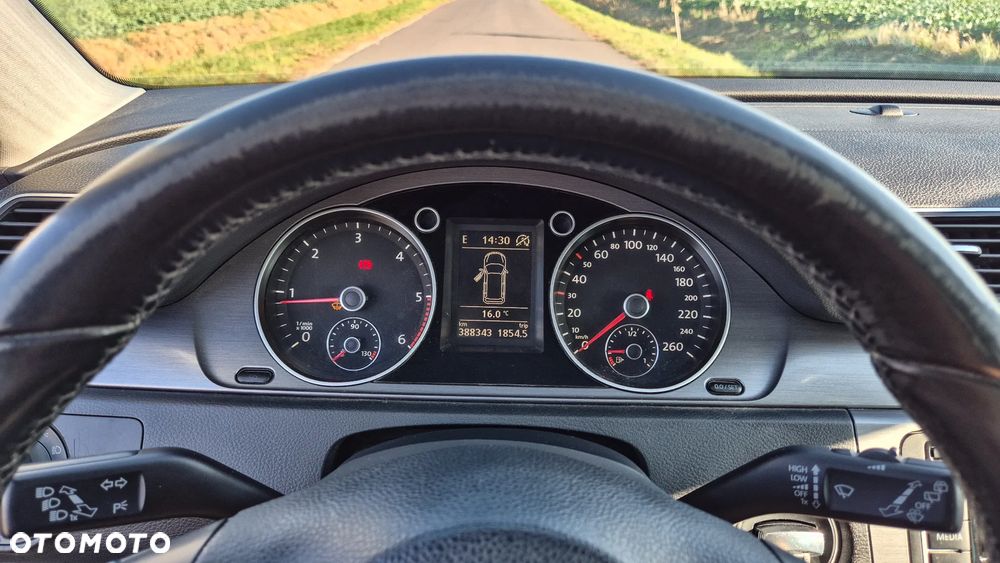 Volkswagen Passat - 9