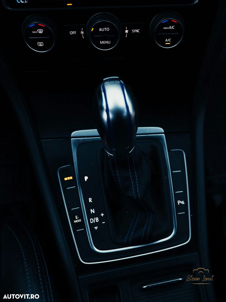 Volkswagen Golf Standard - 10