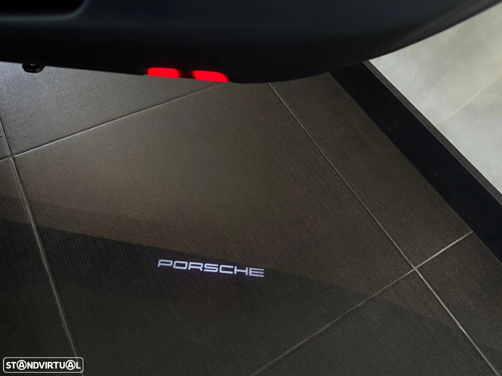 Porsche 911 (992) Carrera 4 GTS PDK - 38