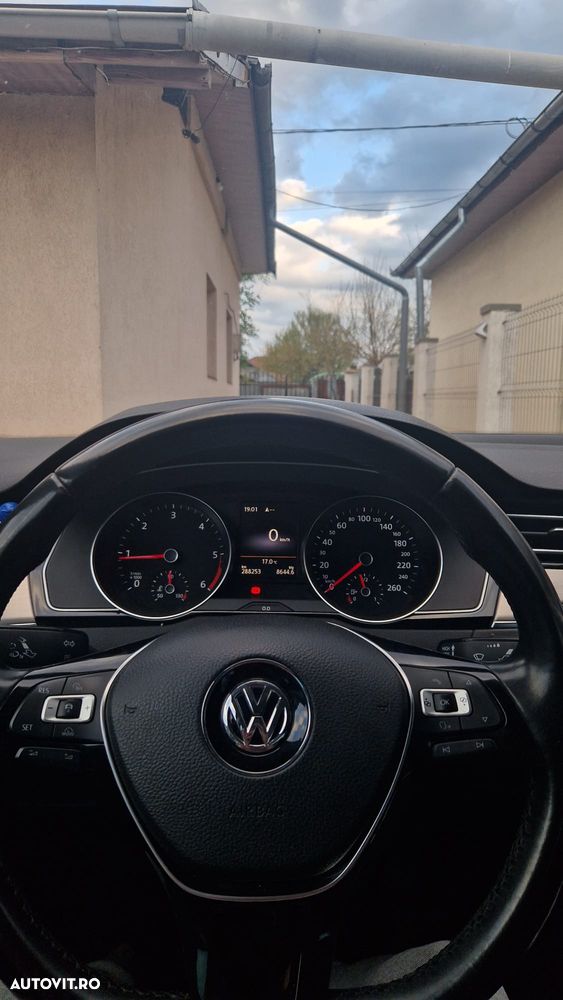 Volkswagen Passat 2.0 TDI Highline - 9