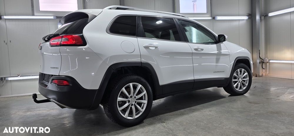 Jeep Cherokee - 8