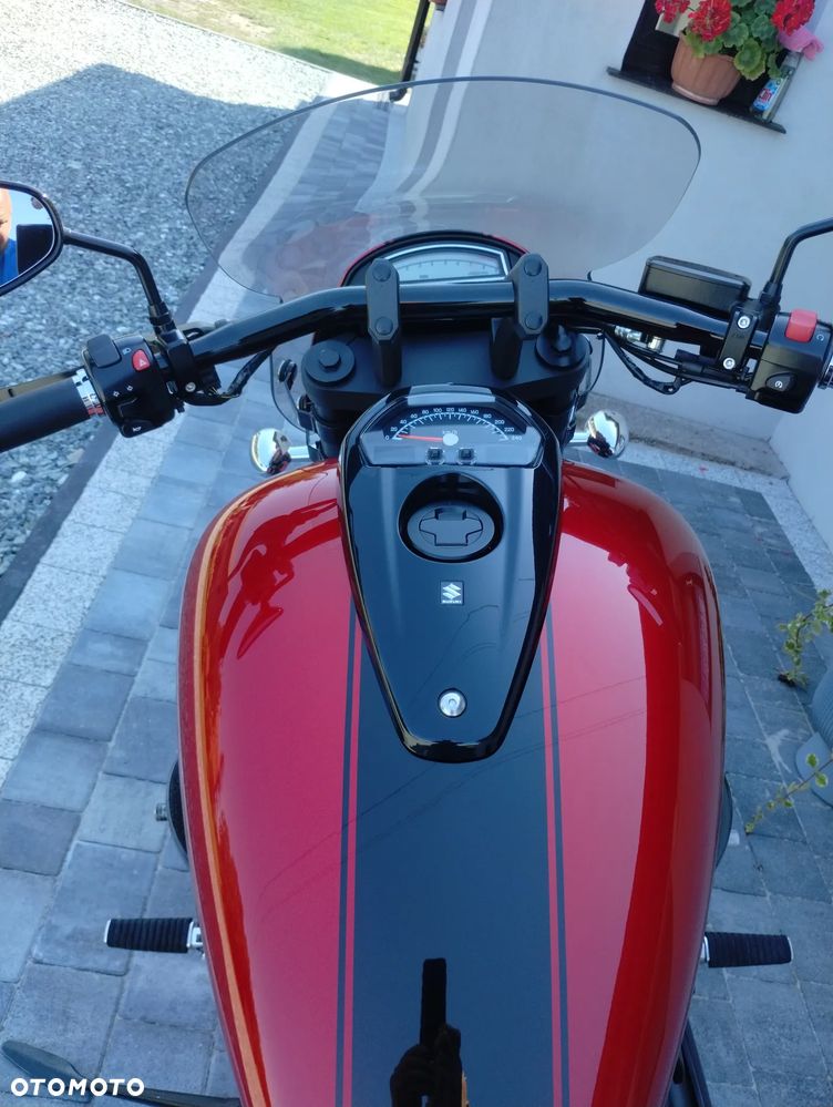 Suzuki Boulevard - 19