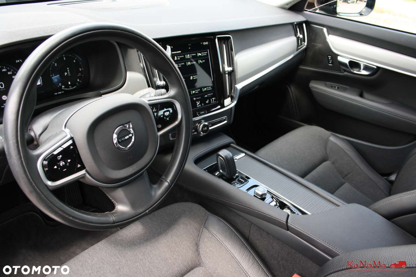 Volvo V90 Cross Country - 2