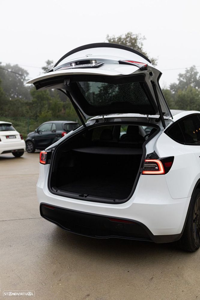 Tesla Model Y Standard RWD - 14