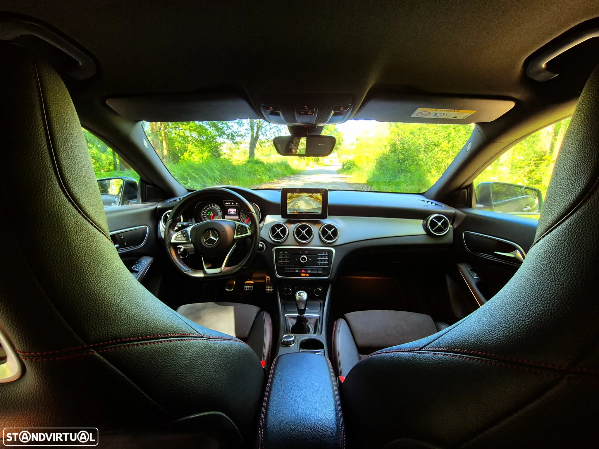 Mercedes-Benz CLA 200 d Shooting Brake AMG Line - 17