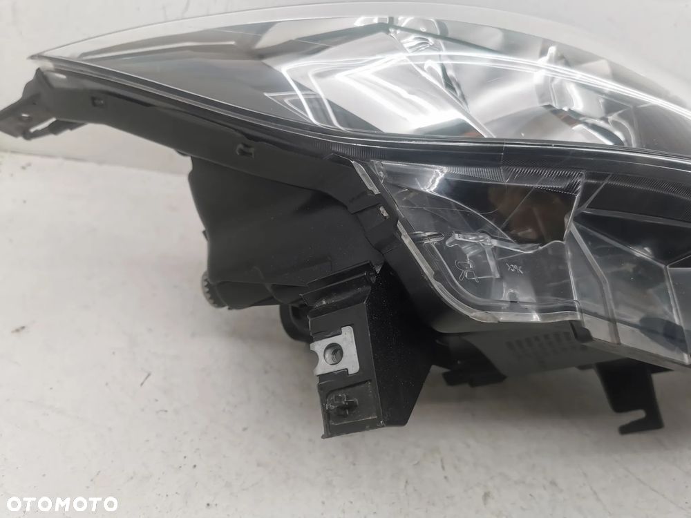 Lampa przednia prawa Nissan Qashqai J11 - 10