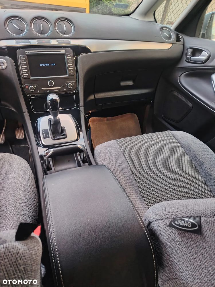 Ford S-Max - 12