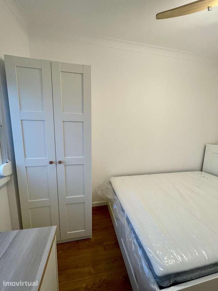 Quarto - localizado em Almada Lisbon - Grande imagem: 3/13