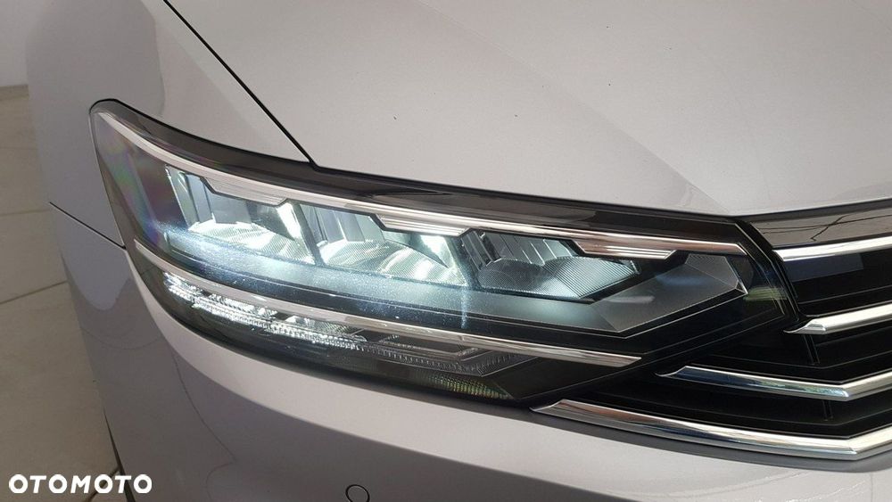 Volkswagen Passat - 11