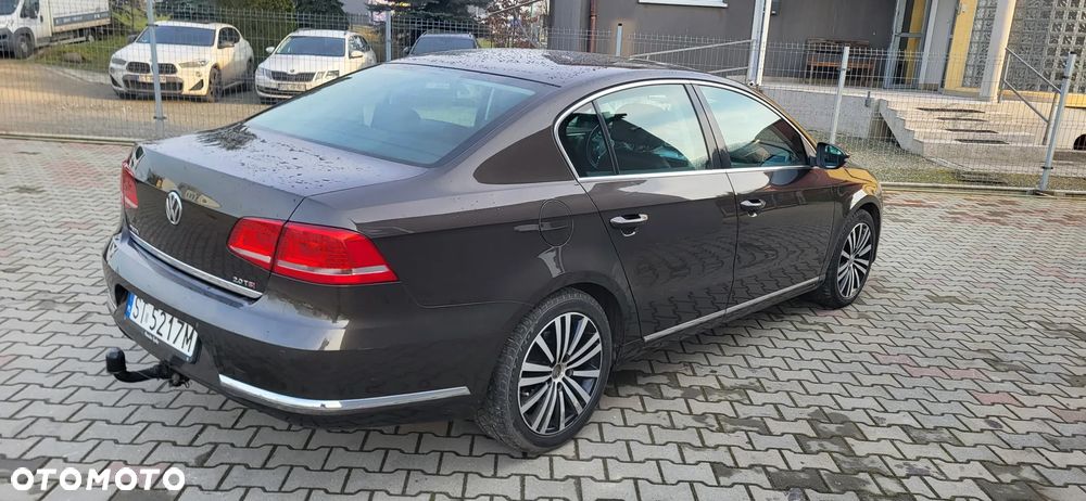 Volkswagen Passat - 4