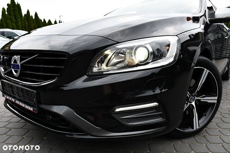 Volvo V60 D4 Geartronic R-Design - 32