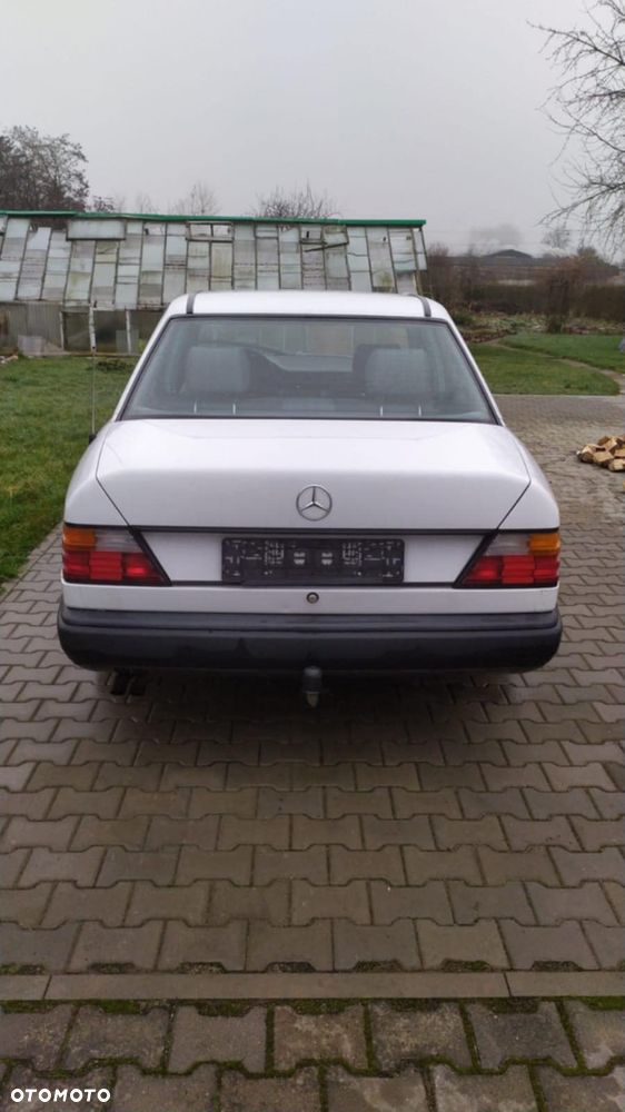 Mercedes-Benz Klasa E 2.6 - 5