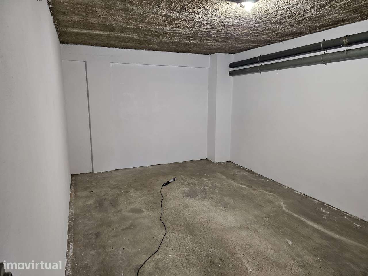 Arrenda-se garagem fechada bastante espaçosa, acesso fácil - Grande imagem: 2/5