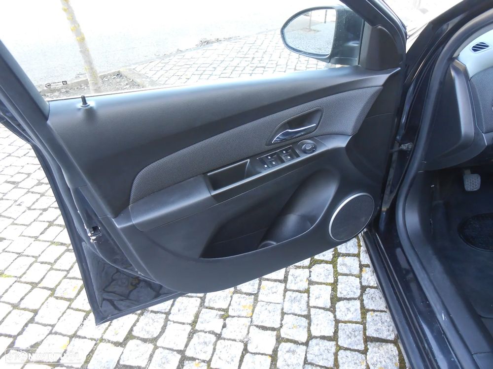 Chevrolet Cruze 1.6 LT - 11