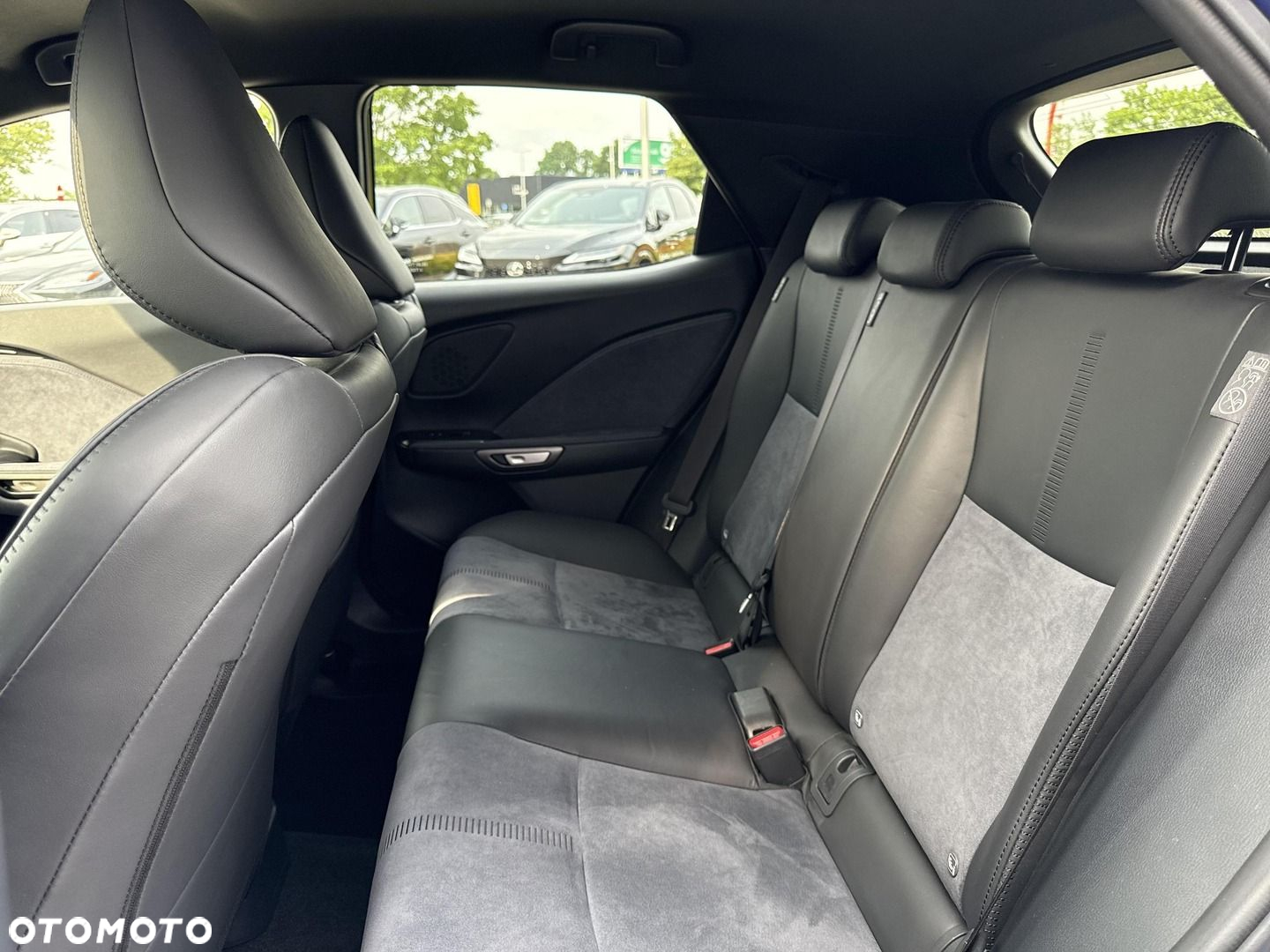 Lexus LBX 1.5 Hybrid Original Edition AWD - 17