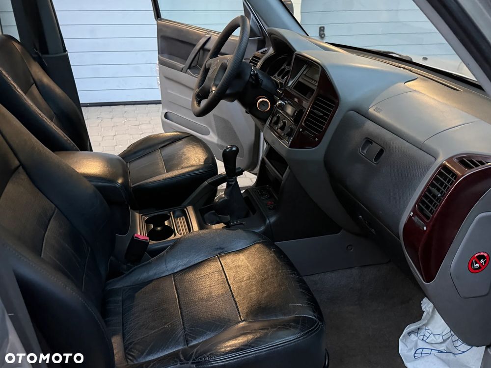 Mitsubishi Pajero - 14