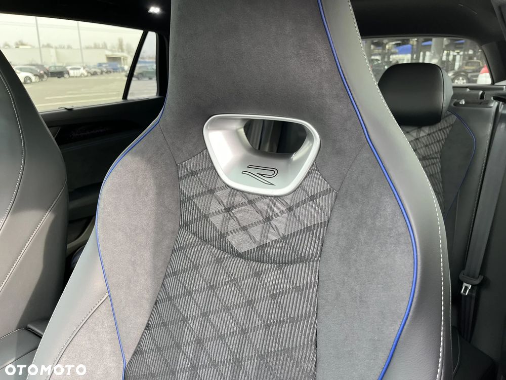 Volkswagen Passat - 14