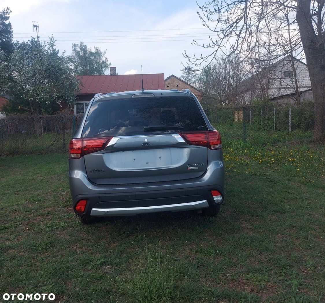 Mitsubishi Outlander 2.2 DI-D 4WD Automatik Diamant Edition - 10