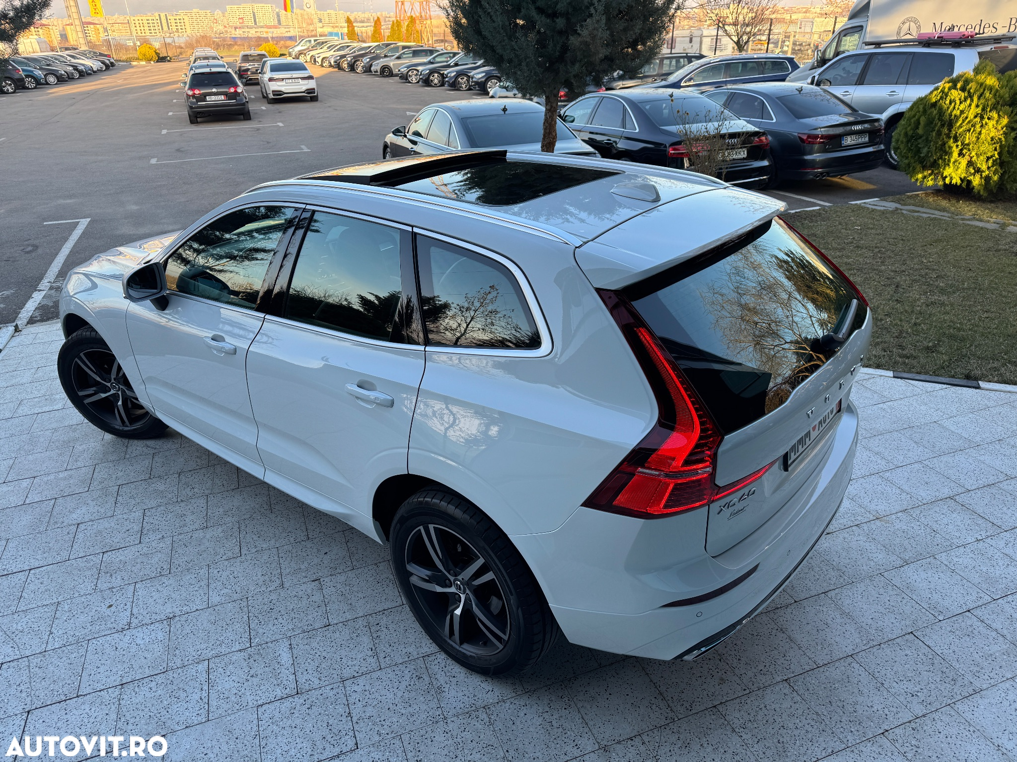 Volvo XC 60 D4 AWD R-Design - 4