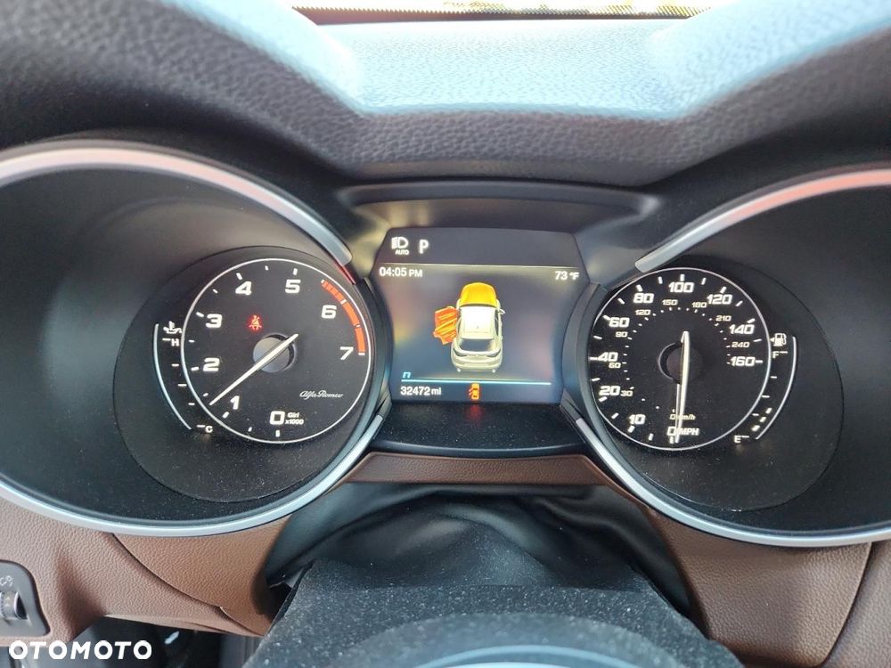 Alfa Romeo Stelvio 2.0 Turbo 16V AT8-Q4 Ti - 9