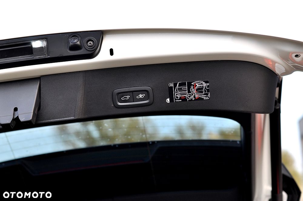 Volvo XC 40 T3 R-Design - 19