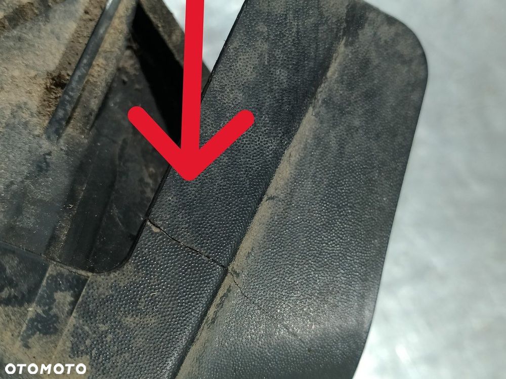 LAMPA TYLNA LEWA PEUGEOT 407 SEDAN - 7