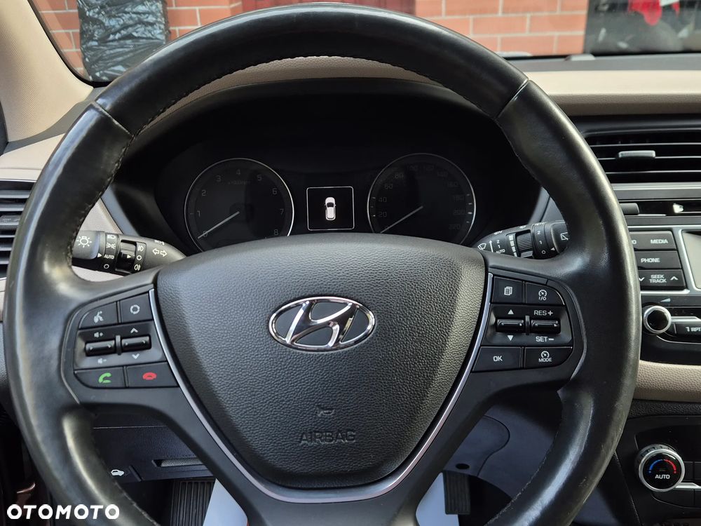 Hyundai i20 blue 1.2 Advantage+ - 32