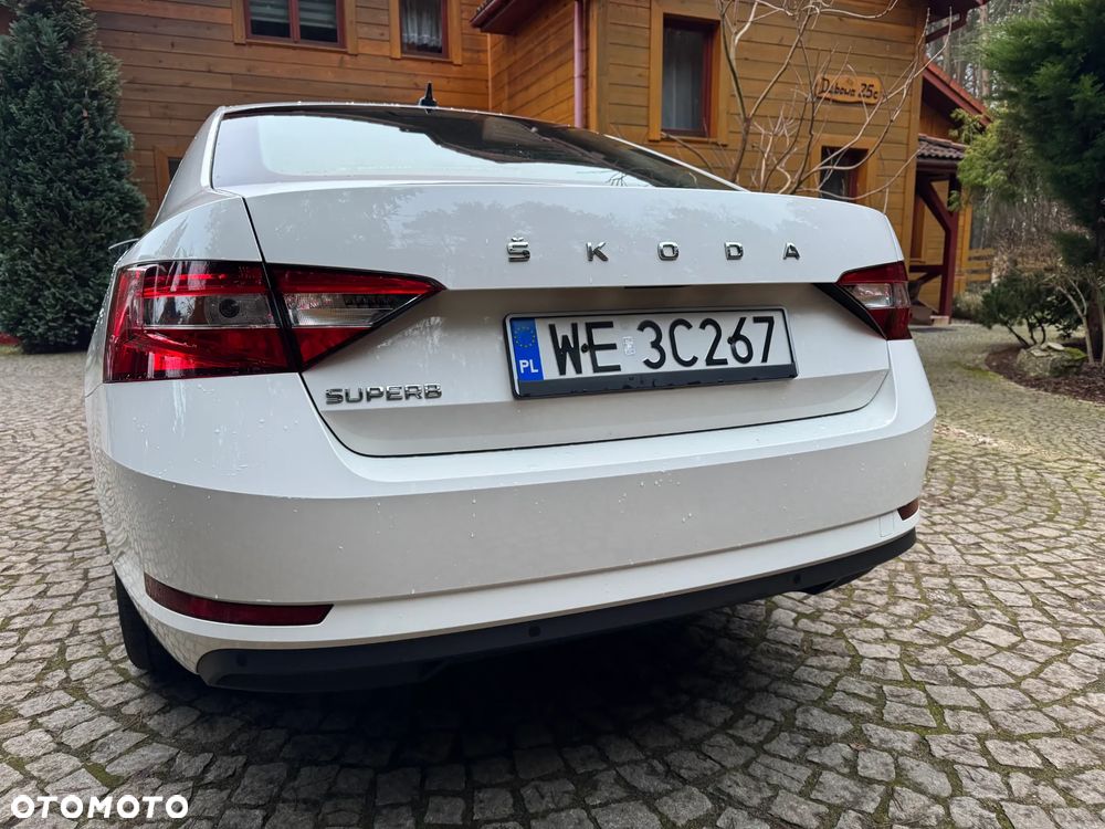 Skoda Superb 2.0 TDI SCR Ambition - 4
