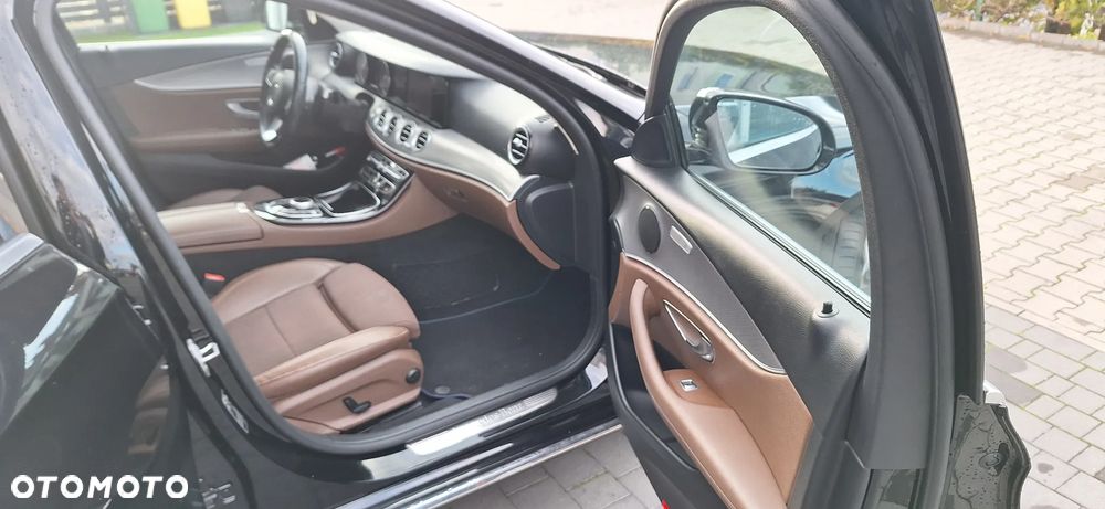 Mercedes-Benz Klasa E 220 d 4Matic T 9G-TRONIC Exclusive - 11