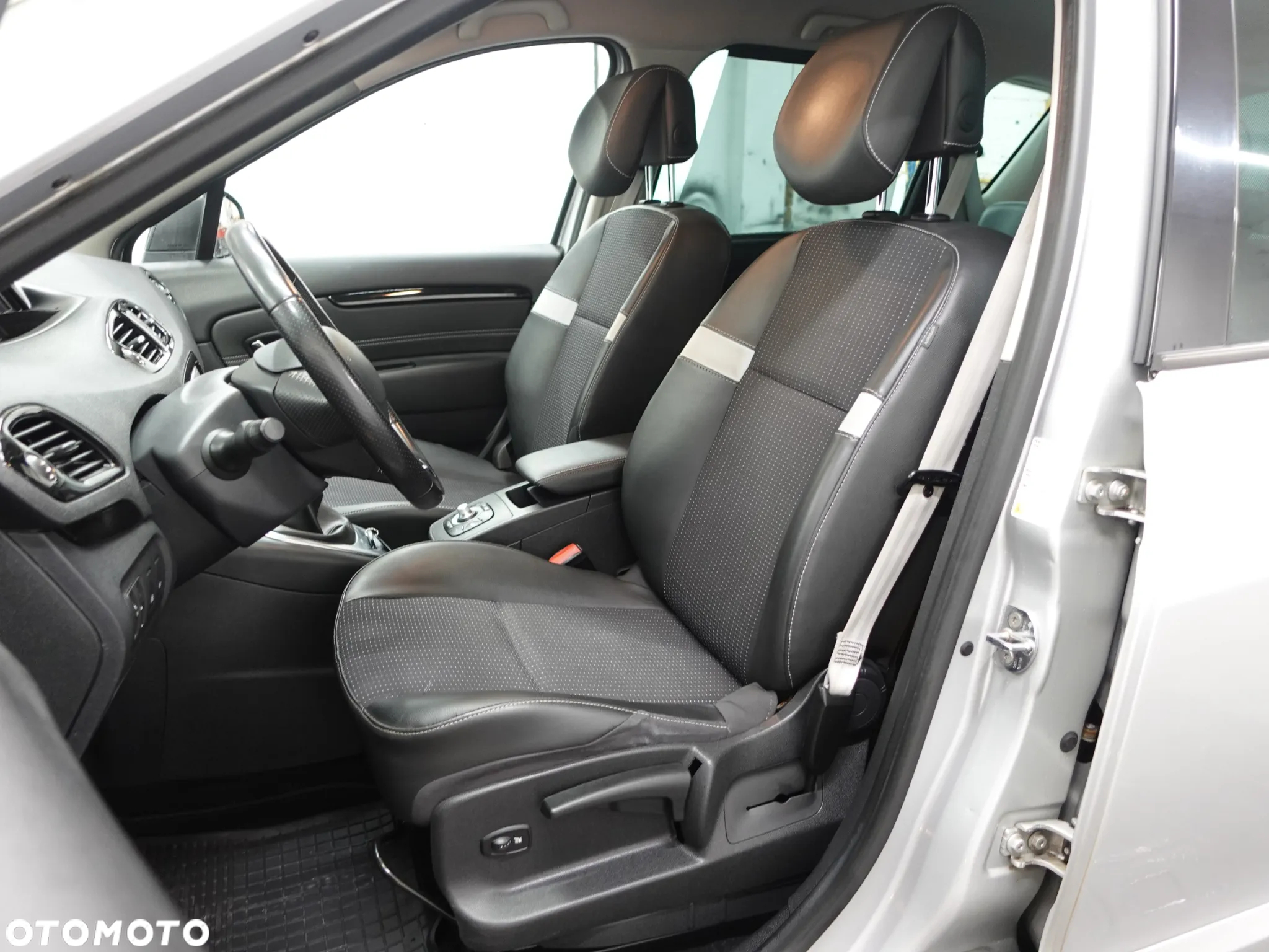 Renault Scenic ENERGY TCe 115 Bose Edition - 24