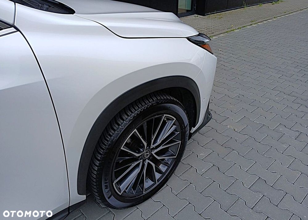 Lexus NX 350h Omotenashi AWD - 12