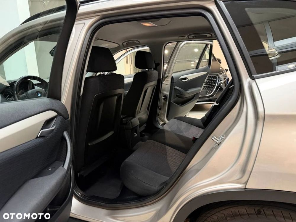 BMW X1 sDrive18i Sport Line - 32