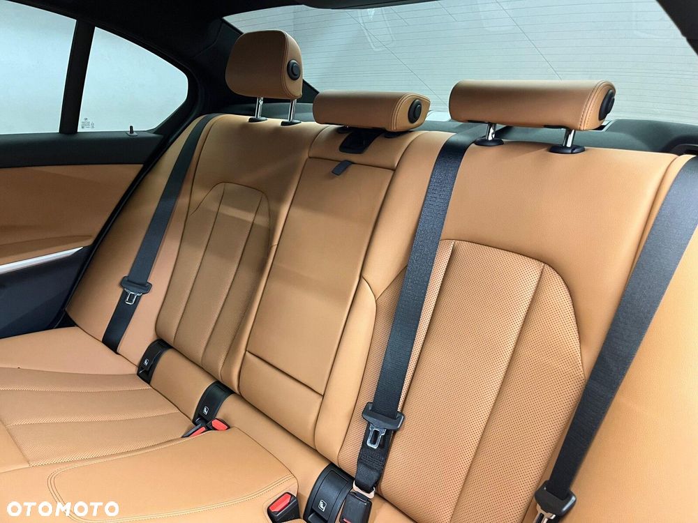 BMW Seria 3 320d xDrive mHEV M Sport sport - 31