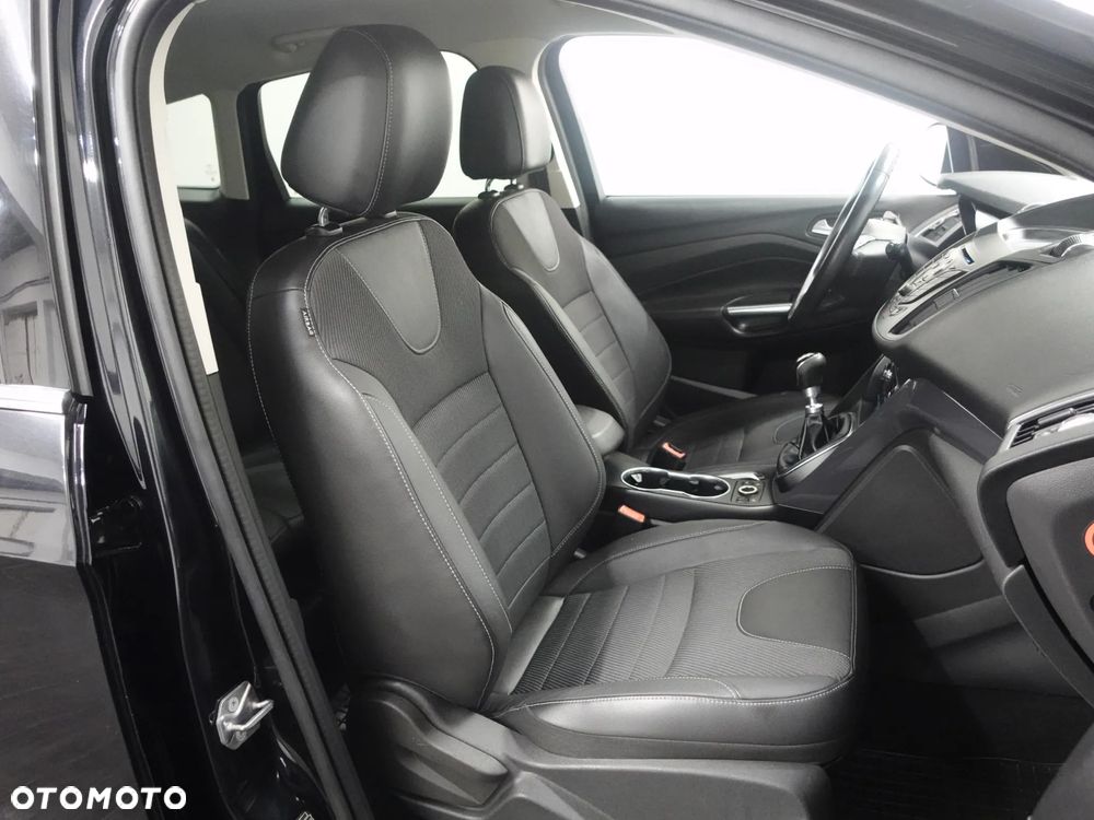 Ford Kuga 1.6 EcoBoost 2x4 Titanium - 25