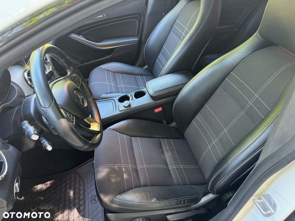 Mercedes-Benz CLA 200 7G-DCT - 19