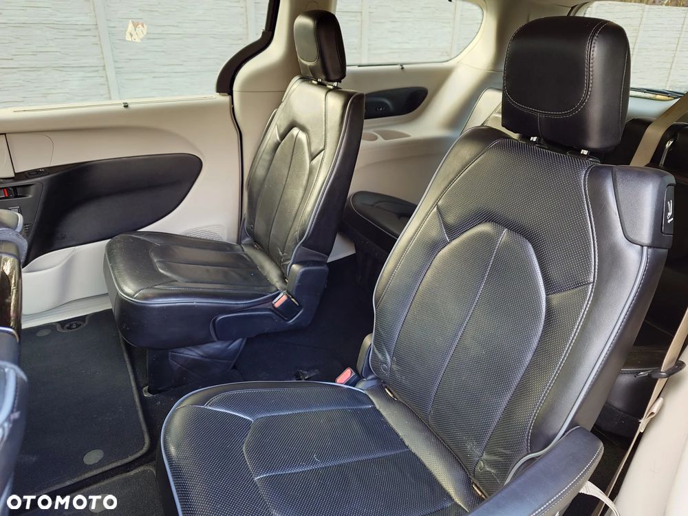 Chrysler Pacifica - 11