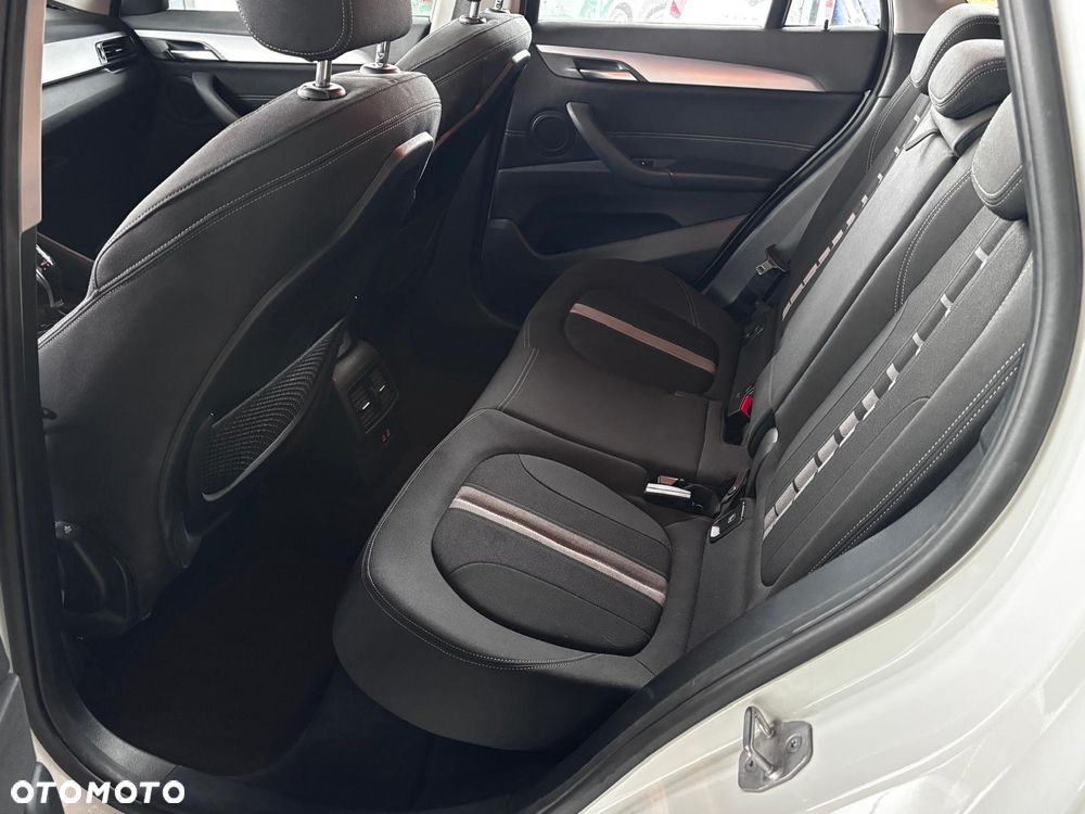 BMW X1 sDrive18i - 15